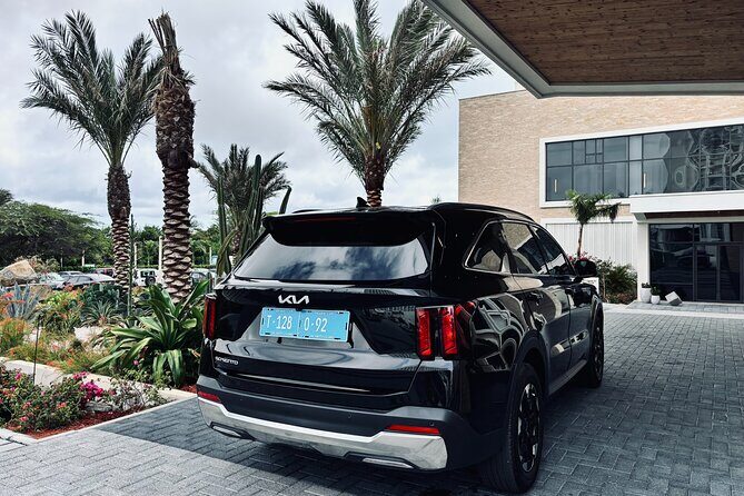 Aruba Airport Private Transfer: Start Your Vacation Stress-Free - The Black Air-Conditioned SUV: Comfort and Privacy That Matter