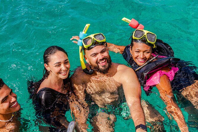Aruba Morning Snorkel Sail aboard Palm Pleasure Catamaran - Open bar and lunch buffet: what included food and drinks actually add