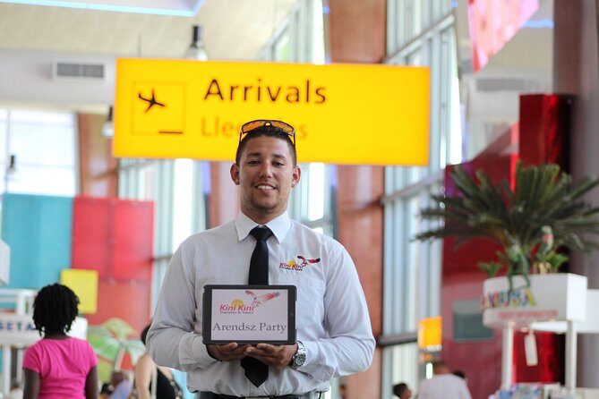 Aruba Private Van Airport Transfer - Reina Beatrix to your hotel: door-to-door, no surprises