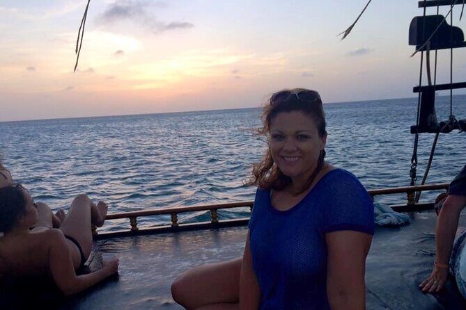 Aruba Sunset Jolly Pirate Sail with Open Bar - Rope swing included: the wet, funny moment you should dress for