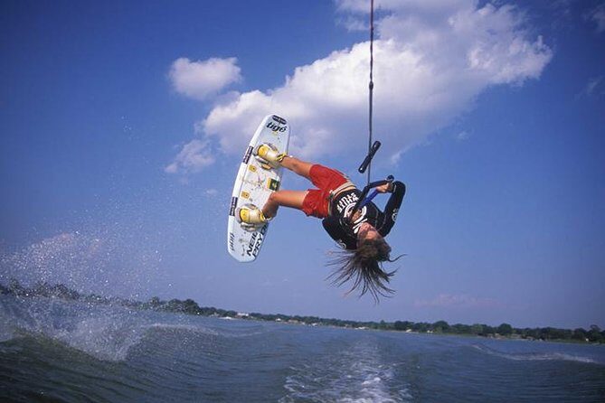 Aruba Water Skiing or Wakeboarding - Aruba on a board: what makes this 30-minute session fun