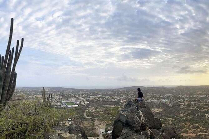 Hooiberg Hill Hike (Sunrise, Sunset, Night) - Why a guided hill hike beats a self-guided stroll