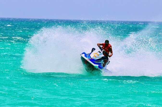 Palm Beach Aruba Waverunner Rentals - Safety briefing and life vest: quick, not heavy