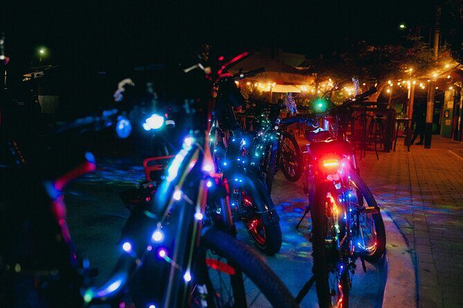Semi-Private Christmas Edition Twilight Glow E-Bike Oranjestad - The setup at Stezo: getting comfortable before the darker parts
