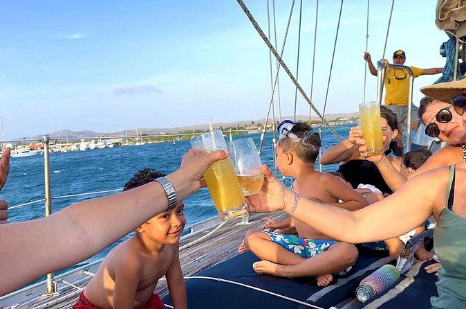 Tropical Dream Snorkel and Dinner Sail in Aruba - Lunch or Early Dinner at Sea: More Than a Snack Stop