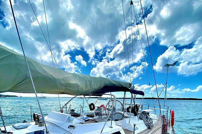 Tropical Dream Snorkel and Dinner Sail in Aruba - Crew Matters: Captain Andre and the Welcoming Team